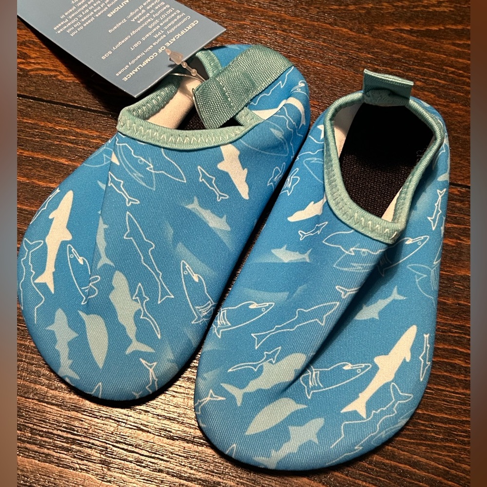 SHARKS Bergman Kelly Water Shoes for Toddlers 6/7 NWT Swim socks Beach Play